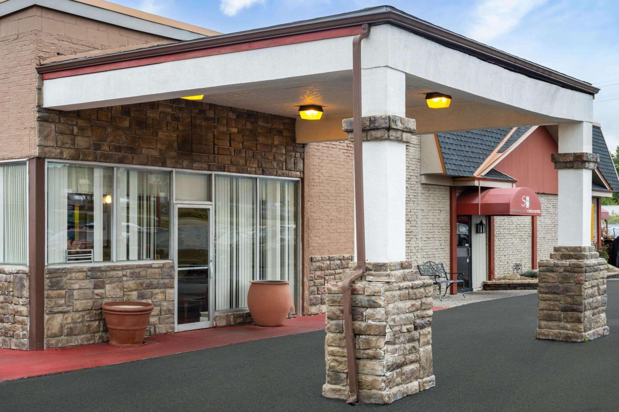 Super 8 By Wyndham Youngstown Girard Exterior photo